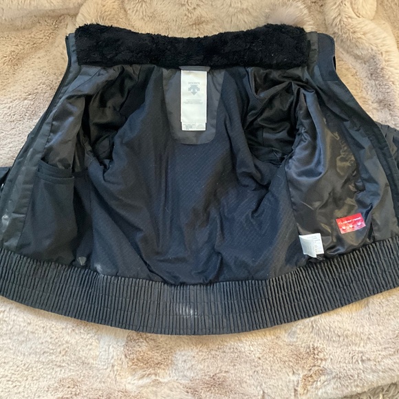 **Descente Ski Jacket with Real Fur Hood** - Picture 5 of 8